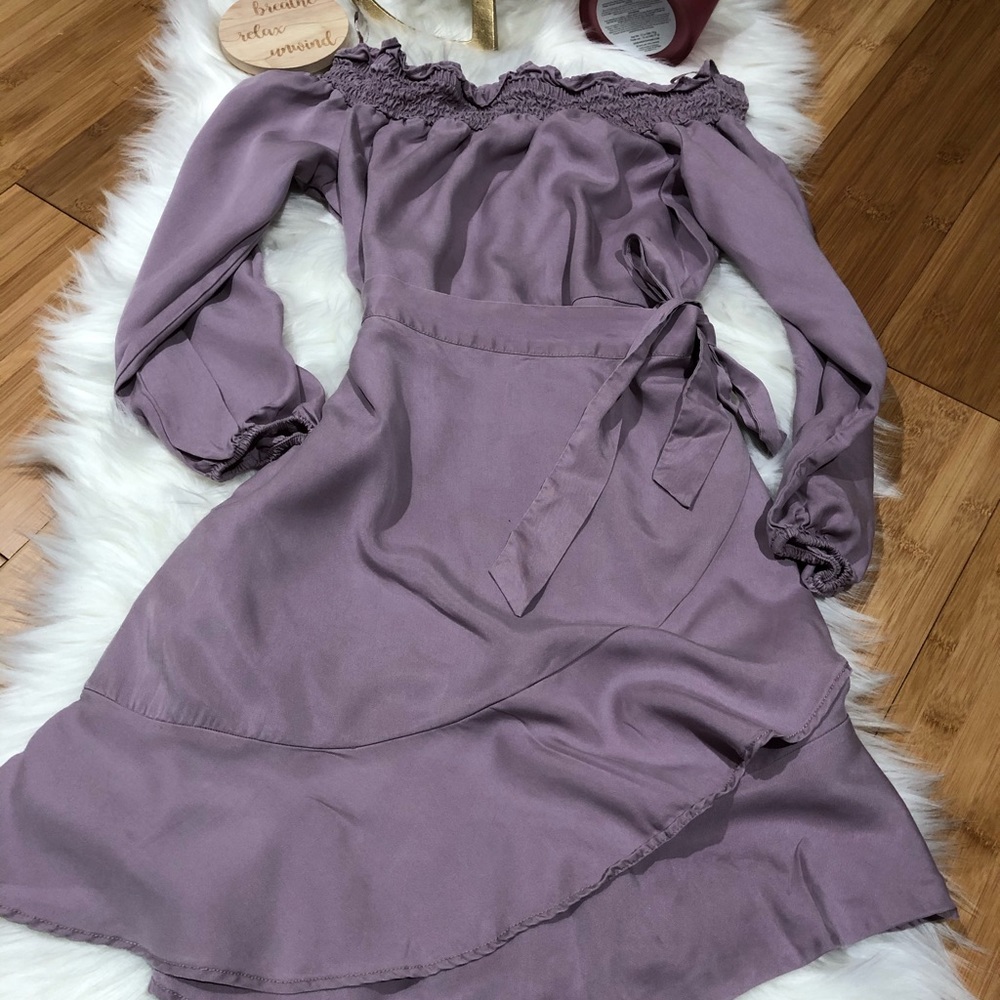 Express purple dress, shoulderless. Long sleeve. M